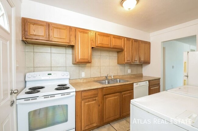 property at 916 Osceola St