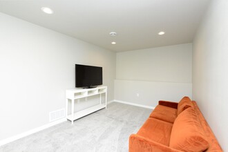 1271 Jill Drive West in West Fargo, ND - Building Photo - Building Photo