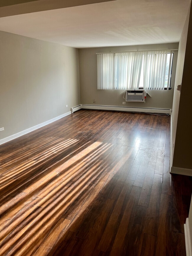 5306 N Cumberland Ave in Chicago, IL - Building Photo - Building Photo