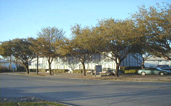 Pioneer Apartments in Irving, TX - Building Photo