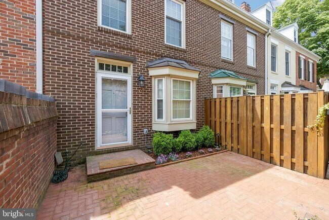 property at 671 S Columbus St
