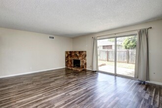 5907 Woodleigh Dr in Carmichael, CA - Building Photo - Building Photo