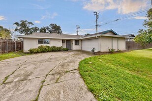 2590 Cheryl Way in Sacramento, CA - Building Photo