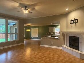 3100 Dartford Dr in Shasta Lake, CA - Building Photo - Building Photo