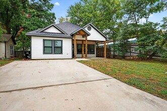 211 W Murray St in Denison, TX - Building Photo - Building Photo