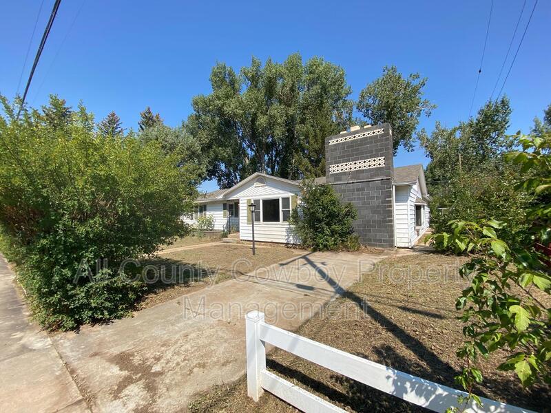 2307 E Sheridan St in Laramie, WY - Building Photo