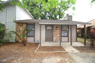 7816 Deborah Dr in Pensacola, FL - Building Photo