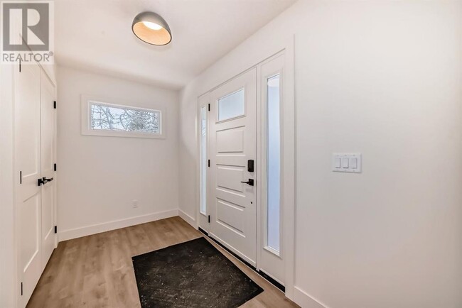 16 Hager Pl SW in Calgary, AB - Building Photo - Building Photo