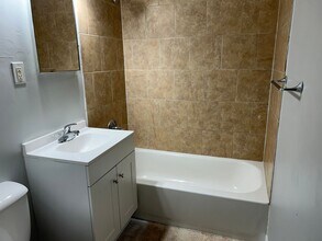 408 W Mahoney Dr in Derby, KS - Building Photo - Building Photo