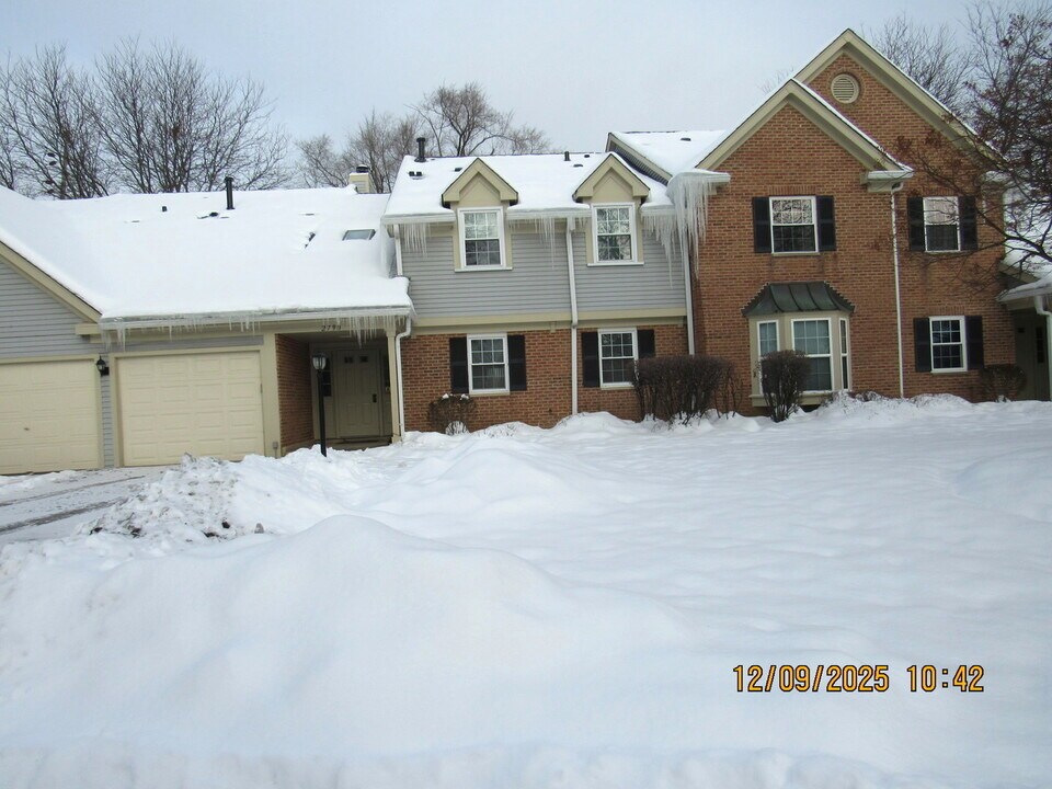 2790 Glasgow Ct in Schaumburg, IL - Building Photo