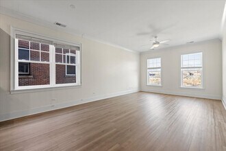 2504 Green Bay Rd, Unit 202 in Evanston, IL - Building Photo - Building Photo