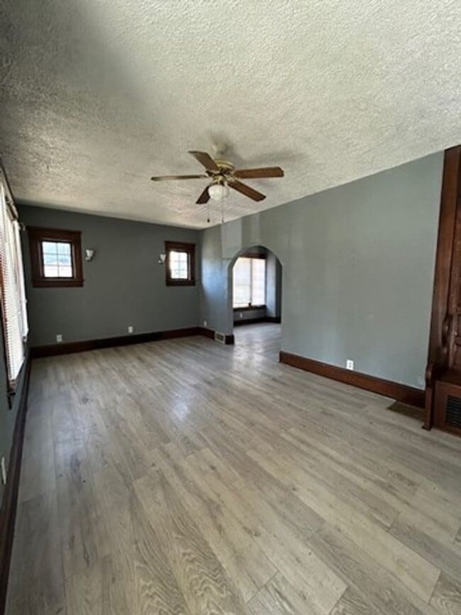 1329 Oxford Ave NW in Canton, OH - Building Photo - Building Photo