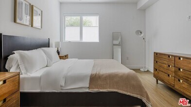 1130 N Orange Dr in Los Angeles, CA - Building Photo - Building Photo