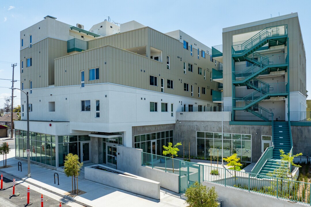 Main Street Apartments in Los Angeles, CA - Building Photo