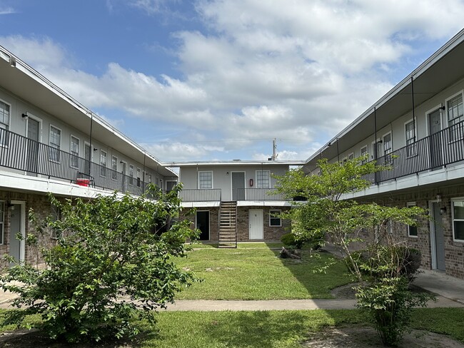 Park Place Apartments in Angleton, TX - Building Photo - Building Photo