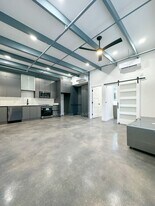 630 Montana St in San Antonio, TX - Building Photo