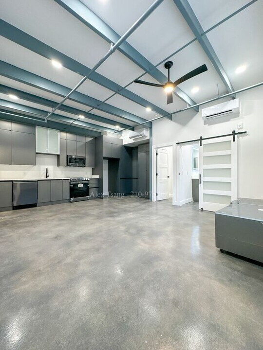 630 Montana St in San Antonio, TX - Foto de edificio