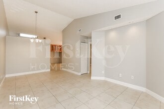 2615 W 73rd Pl in Hialeah, FL - Building Photo - Building Photo