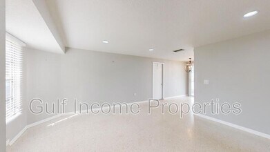 621 21st St W in Bradenton, FL - Building Photo - Building Photo