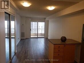 3888 Duke of York Blvd in Mississauga, ON - Building Photo - Building Photo