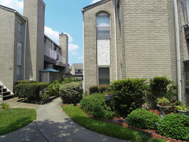 property at 2011 Spenwick Dr