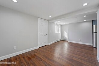 69 2nd St-Unit -basement in Albany, NY - Foto de edificio - Building Photo