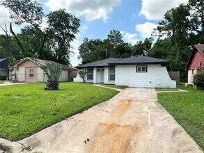 4519 Oak Shadows Dr in Houston, TX - Foto de edificio - Building Photo