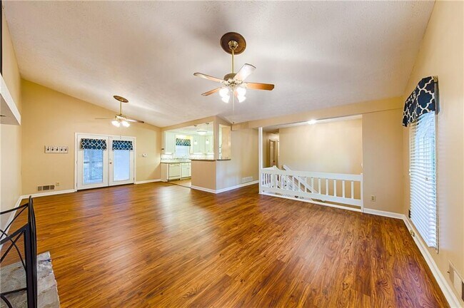 4161 W Pointe Dr NW in Kennesaw, GA - Building Photo - Building Photo
