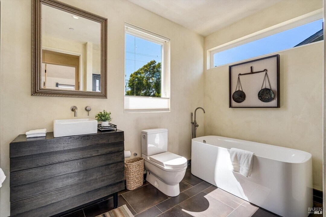 1364 Milton Rd in Napa, CA - Building Photo