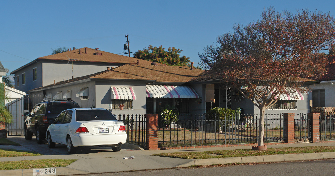 257 E Dexter St in Covina, CA - Building Photo