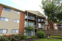 Building Photo - Saddle River Apartamentos in Louisville, Kentucky