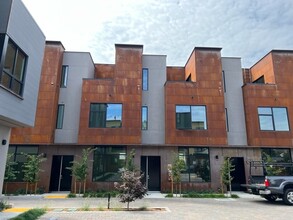 Channing Way Townhouses in Berkeley, CA - Building Photo - Building Photo