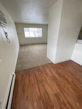 2136 Belmont Ln, Unit B in Mound, MN - Foto de edificio - Building Photo