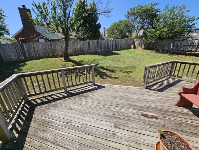 1410 Fairfield Dr in Stillwater, OK - Foto de edificio - Building Photo