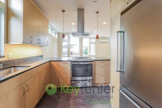 12012 33rd Ave NE in Seattle, WA - Building Photo - Building Photo