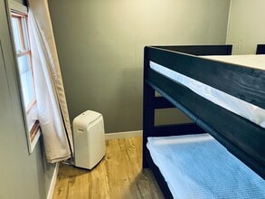 99 N Broadway, Unit UP in Geneva, OH - Foto de edificio - Building Photo