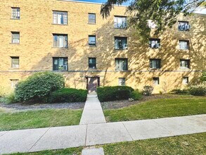 1555 Monroe Ave in River Forest, IL - Building Photo - Building Photo