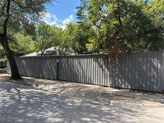 4600 Belclaire Ave in Dallas, TX - Building Photo - Building Photo