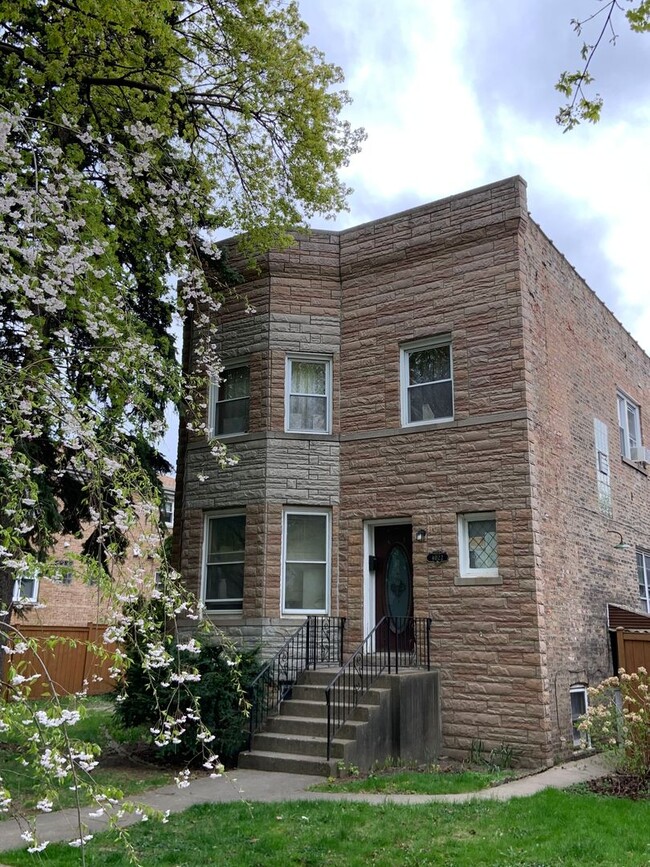 property at 4022 N Avers Ave
