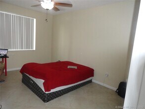 6976 SW 39th St in Davie, FL - Building Photo - Building Photo