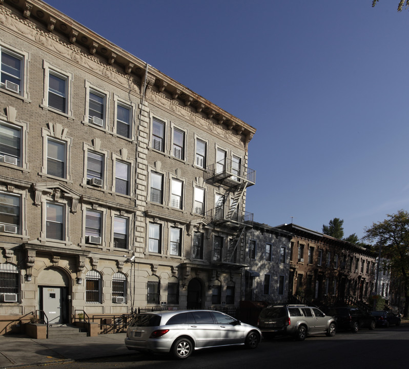 693 Madison St in Brooklyn, NY - Building Photo