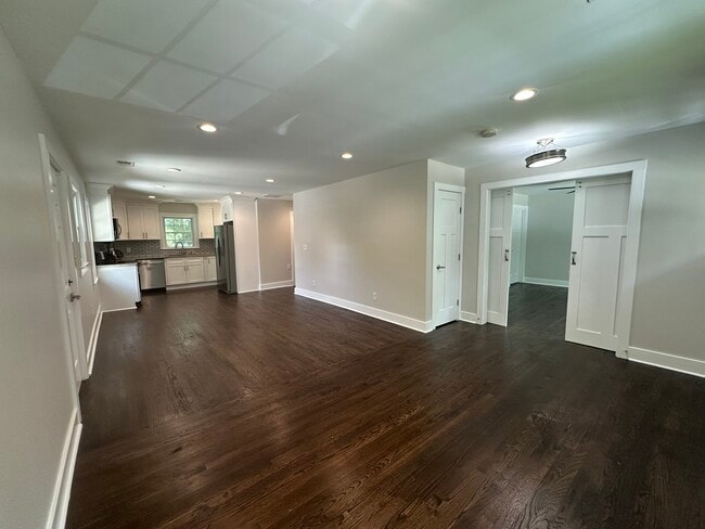 569 Woods Dr NW in Atlanta, GA - Foto de edificio - Building Photo