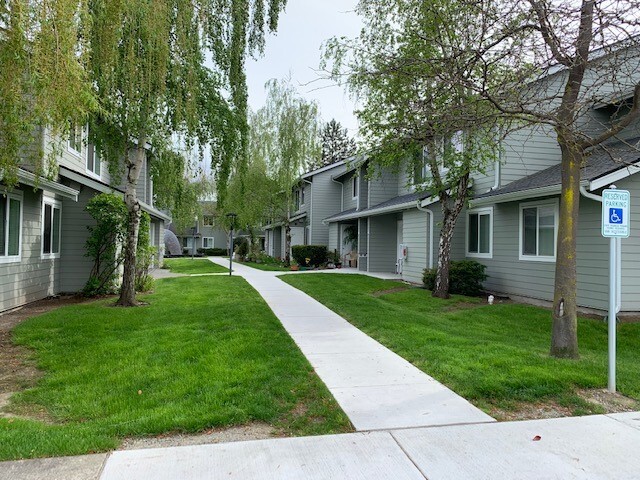 Oak Harbor Estates in Oak Harbor, WA - Building Photo - Building Photo