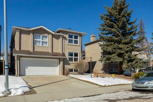 2910 25 Av SW in Calgary, AB - Building Photo
