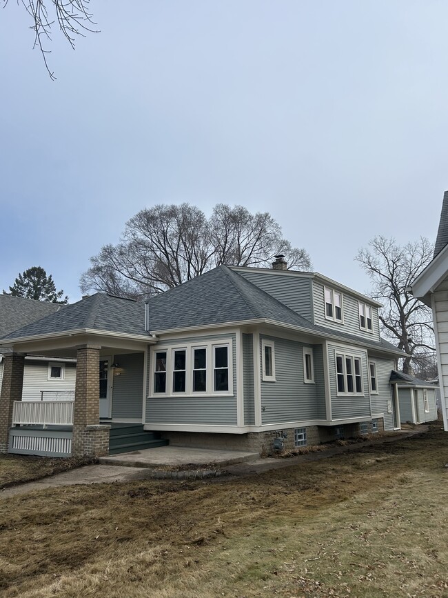 4836 N Mohawk Ave in Glendale, WI - Building Photo - Building Photo