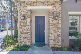 2239 Rolling River Ln in Simi Valley, CA - Building Photo - Building Photo