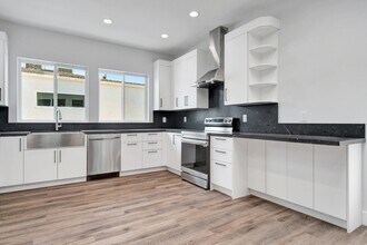 11615 Burbank Blvd in Los Angeles, CA - Building Photo - Building Photo