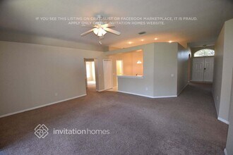 325 Country Vineyard Dr in Valrico, FL - Foto de edificio - Building Photo