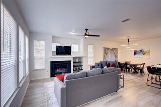 76 Scarlet Woods Ct in Spring, TX - Foto de edificio - Building Photo