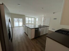 5922 Hawkweed Dr in Naperville, IL - Foto de edificio - Building Photo